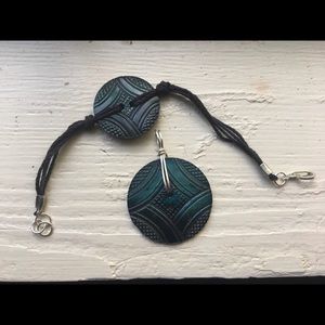 Handmade pendant and bracelet vintage buttons